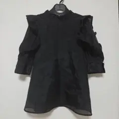 フリル付きブラックシャツ Mサイズ
