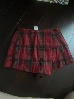 赤と黒のチェック柄ミニスカート