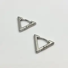 【匿名配送】 トライアングル 三角形 ピアス シルバー 新品未使用