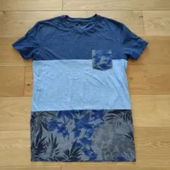 American Eagle Outfitters ボタニカルTシャツ