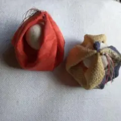 ちりめん細工 　赤 ベージュ