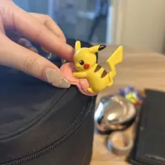 ピカチュウ フィギュア 寝そべり　ガチャガチャ ポケモン　ポケットモンスター