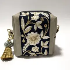ハンドメイド ミニキューブポーチ インド刺繍リボン ボックスポーチフェイクレザー