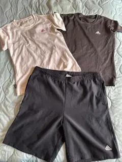 adidasTシャツ2枚とパンツセット