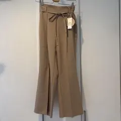 【新品】しまむら　tal.by yumi. トモヒモフレアパンツ　ベージュ M