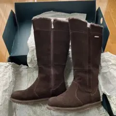 Item thumbnail for item c8cbeab5-da37-45a0-b8a8-64701cc102f8