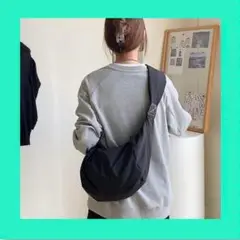 ショルダーバッグ　ブラック　軽量