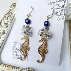 ハワイの青い海を泳ぐタツノオトシゴのピアス2