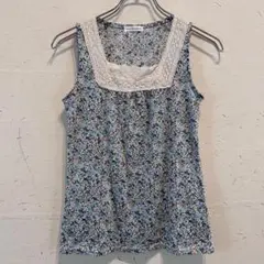 a.v.v standardノースリーブカットソー　タンクトップ小花柄　総柄