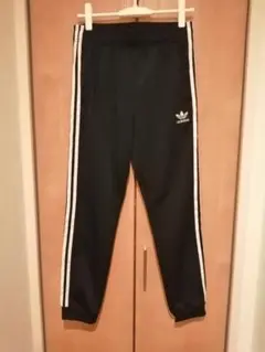 adidasアディダス　ジャージストライプ 黒パンツ　170