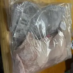 ピンクのブラジャーショーツセット