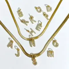 イニシャルペンダントトップ【M】ゴールドネックレス
