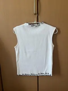 ホワイトノースリーブリブ編みトップス