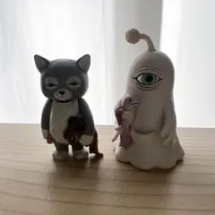 ヒグチユウコマスコットフィギュアひとつめちゃんとおきんちゃん　ニャンコとアノマロ