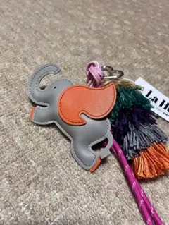新品タグ付き La Hutte 象キーチャーム