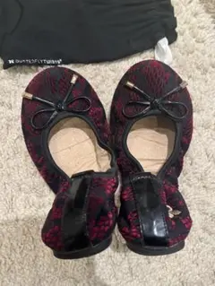 BUTTERFLY TWISTS 折りたたみフラットシューズ 黒と赤　36