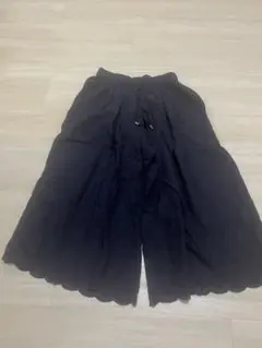 黒い刺繍入りガウチョパンツ Mサイズ