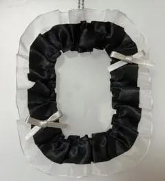 フリル付き　トレカキーホルダー 黒白