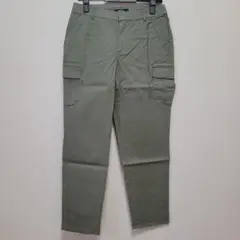 ストレートパンツ　カジュアル　カーキ