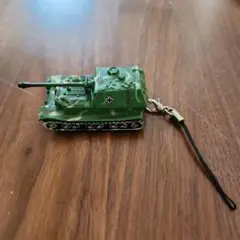 迷彩柄　戦車型　キーホルダー　ストラップ