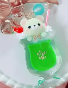 レジンキーホルダー　レジンチャーム　メロンソーダ　オイル入り　シェイカー