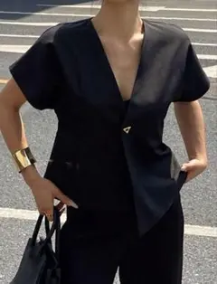 カットソー　Ｖネック　ブラック　韓国　オフィス