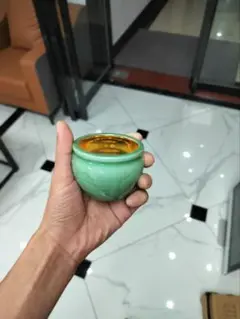 緑色 陶器 丸型カップ 金色内側