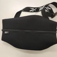 Reebok　黒ボディーバック