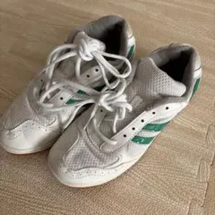 運動シューズ　緑　24.0cm