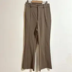 美品✨ジーユー GU フレアスラックスパンツ ストレッチ S ベージュ 無地