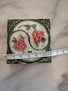 花柄刺繍の装飾品 約6cm