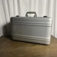 Item thumbnail for item a1fc9f71-d6b8-45b1-ae38-e9260a77891d