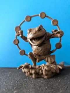 新品　ART IN GASHAPON カエルの風神雷神像　雷神木像　ガシャポン
