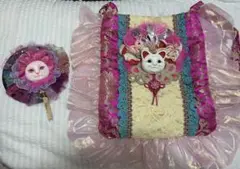 カオストリップ バッグ ブローチ