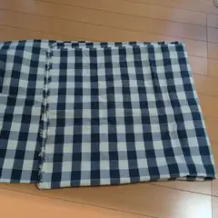 ネイビーとホワイトのチェック柄生地