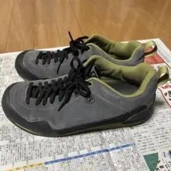 アンパラレル スニーカー グレー/オリーブ 25.5cm アウトドア