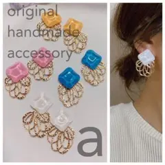 2094-4 ホワイト 2way☺︎スクエア型ピアス×ゴールドフラワー☺︎