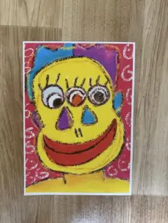 ユーモラスなキャラクターのクレヨン画2枚
