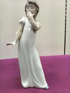 リヤドロNAO 陶器人形「あくびをする少女」　スペイン　置物　インテリア　美品