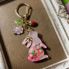 シェイカーキーホルダー　イチゴうさちゃん