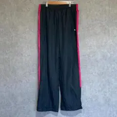 プーマ(L)トラックパンツ＊ナイロンパンツ＊シャカシャカ＊ブランドロゴ＊裏地＊黒