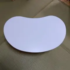 豆型ホワイトテーブル