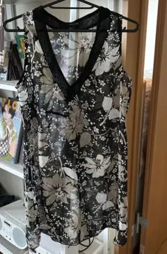 お値下げ価格。即購入⭕️HUDSON 花柄 ノースリーブ チュニック