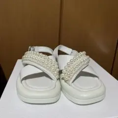お値下げしました！　スタッカートパール　サンダル