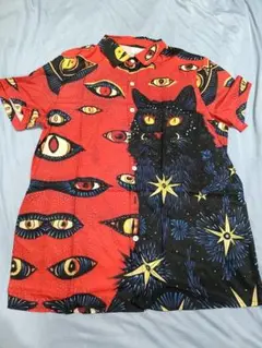 目と猫のデザイン 半袖シャツ