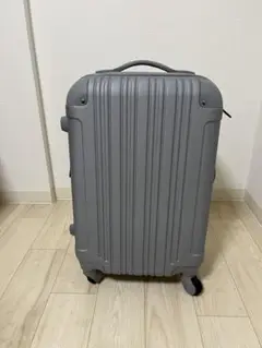 キャリーケース　機内持ち込みサイズ　グレー