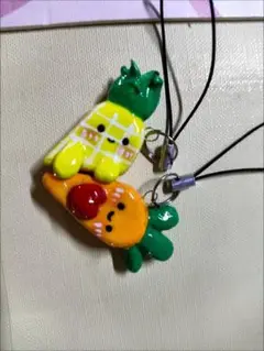 パイナップルと人参のストラップ