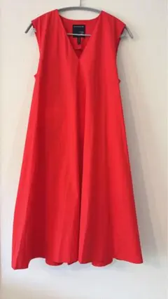 美品❤️JNBY レッド ノースリーブ Vネック ワンピース