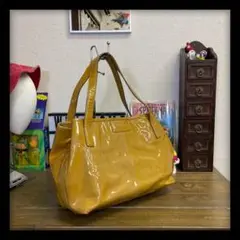 美品 Max Mara レザー エナメルハンドバッグ ブラウン 雨の日も安心!