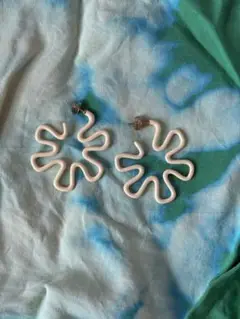 ベアボンジャスカ Margherita Earrings ホワイト